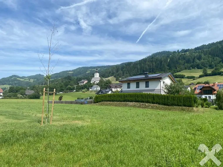 Sonniger und ebener Baugrund in Ranten