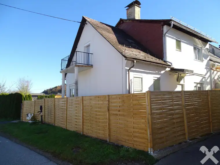 Eckreihenhaus mit Garten und Garage
