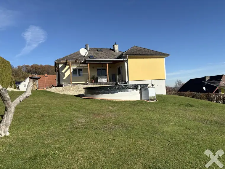 Solides und gepflegtes Wohnhaus in herrlicher Aussichtslage bei Feldbach