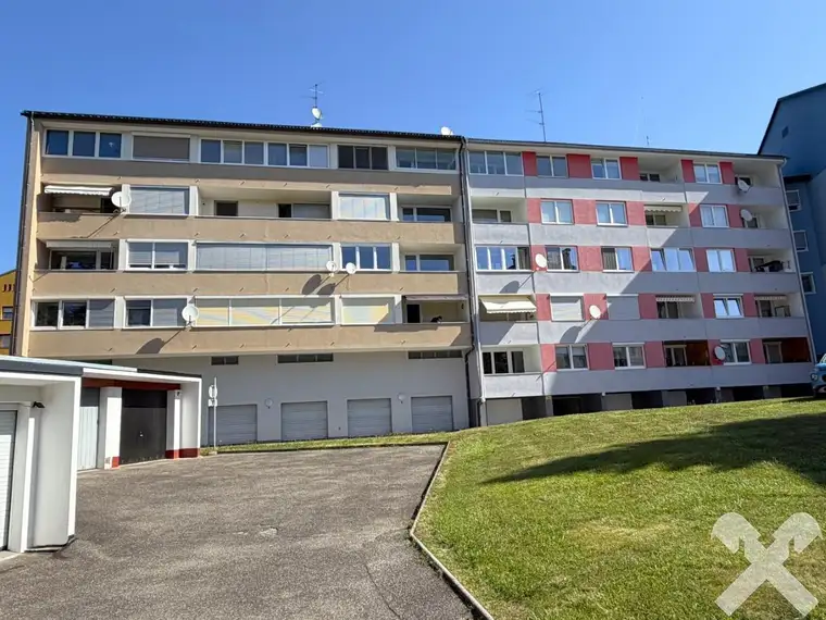 Endlich ganz oben - Geräumige Wohnung mit Renovierungsbedarf