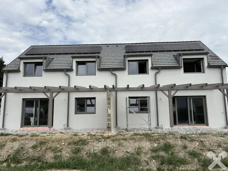 Neubau-Doppelhaushälfte in ruhiger und sonniger Lage von Pichling