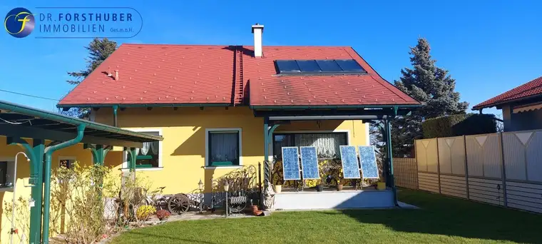 STILVOLLES ZIEGELMASSIVHAUS IN GRÜNRUHELAGE MIT POOL NÄHE BADEN