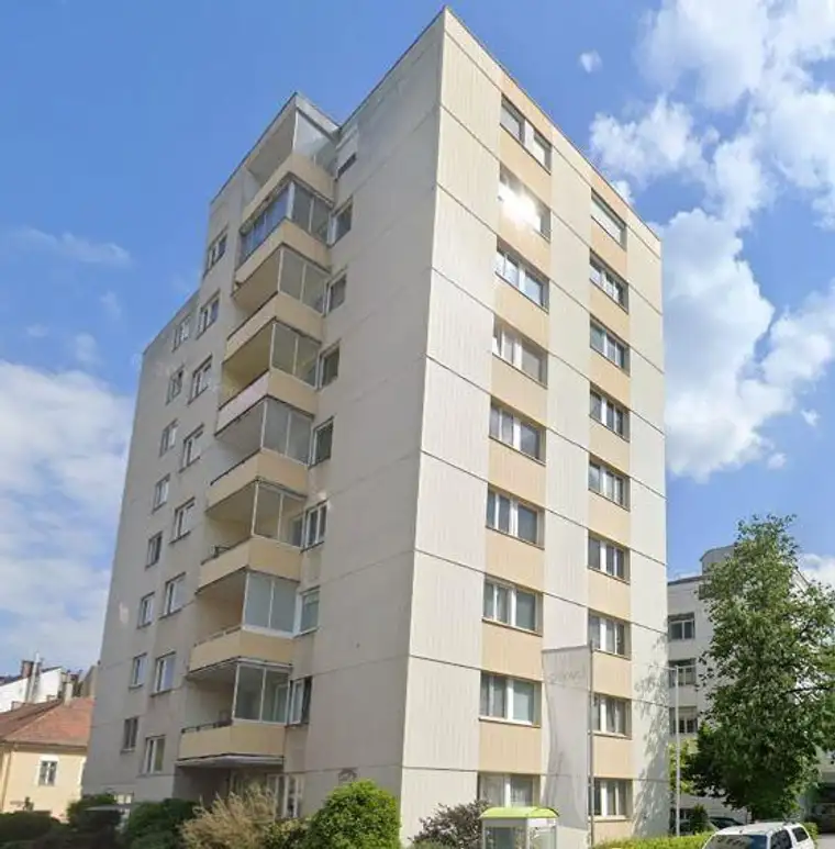 Helle Zentrumswohnung mit 2 Zimmer und Loggia im 4. Liftstock
