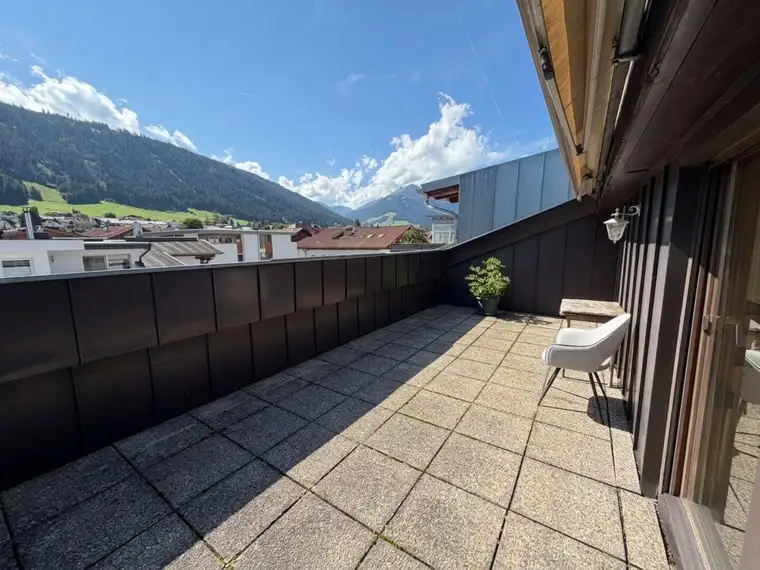 Großzügige 6-Zimmer- Dachgeschosswohnung mit Balkon und Dachterasse in Axams