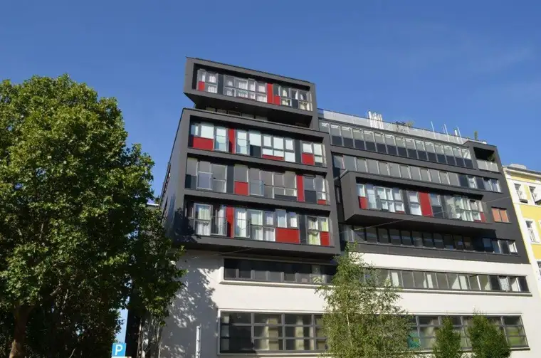 INNSTRASSE, unbefristete 45 m2 Altbau, 1 Zimmer, Komplettküche, Wannenbad, Parketten, gefördert, 1. Liftgeschoß