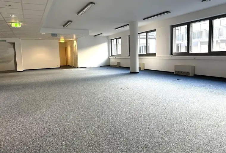 SIEBENBRUNNENGASSE, klimatisiertes 266 m2 Büro oder Kanzlei, 4 Zimmer, weiter teilbar, Teeküche, Nebenräume
