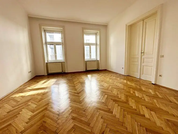 LIECHTENSTEINSTRASSE, 81 m2 Altbau, 3 Zimmer, Küche, Parketten, Wannenbad, 1. Liftstock, U4/U6-Nähe