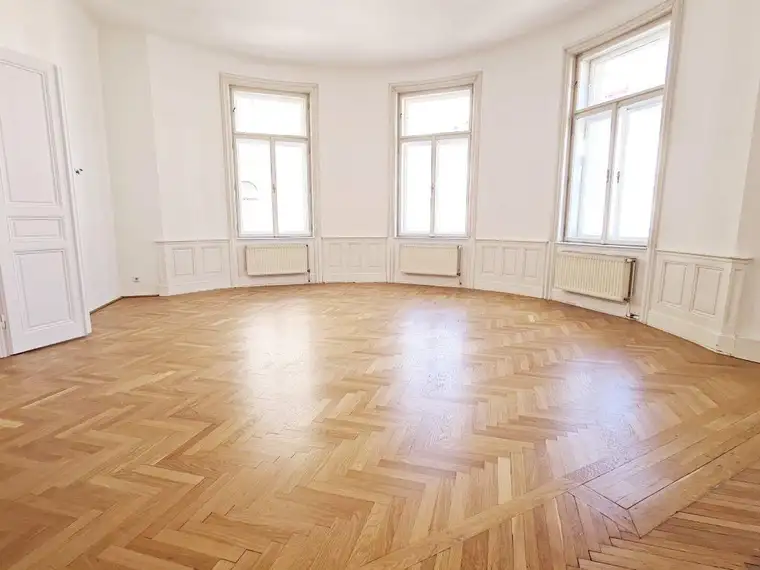 SPITTELBERG, representatives 200 m2 Altbaubüro, Kanzlei oder Praxis, 4 Zimmer, Küche, Flügeltüren, 1. Liftstock, Stiftgasse