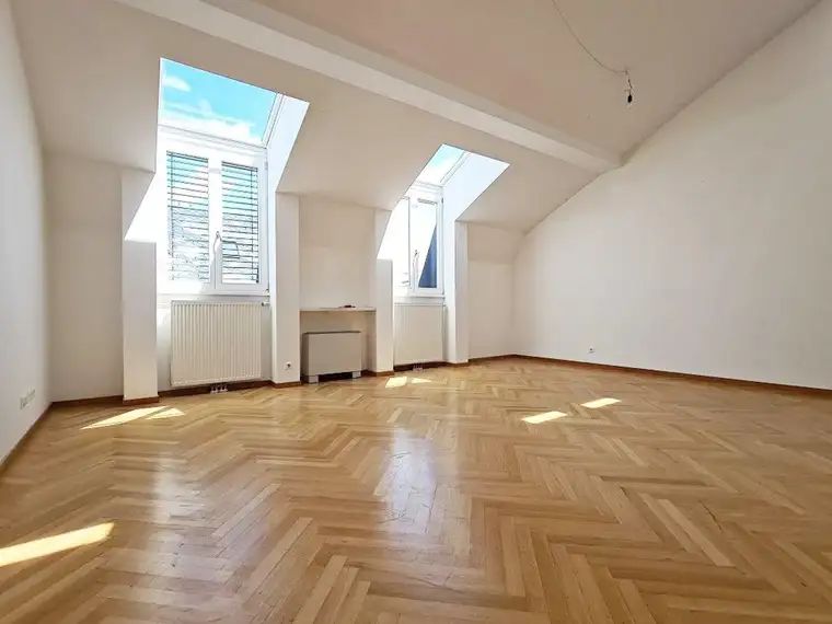 GONZAGAGASSE, BÖRSE-NÄHE, klimatisiertes 122 m2 Dachgeschoss mit 8 m2 Terrasse, 3 Zimmer, Komplettküche, 2 Bäder, Parketten