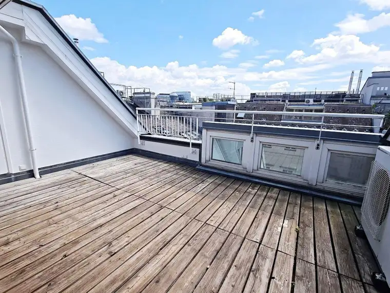 ZELINKAGASSE, DACHGESCHOSS, klimatisierte 157 m2 Maisonette mit 18 m2 Terrasse, 4 Zimmer, Küche, Wintergarten, 2 Bäder, Börse-Nähe