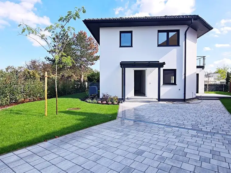 ANKOMMEN &amp; WOHLFÜHLEN, traumhaftes Einfamilienhaus mit Terrasse und Garten, 4 Zimmer, Wohnküche, Wannenbad, Klimaanlagen, Ruhelage, Erstbezug