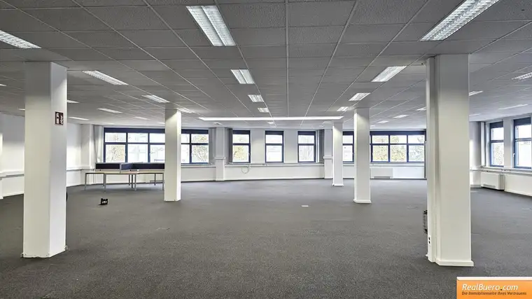 BÜRO / PRAXIS / KANZLEI / TRAININGSRÄUME MIT GROSSER GEMEINSCHAFTSTERRASSE