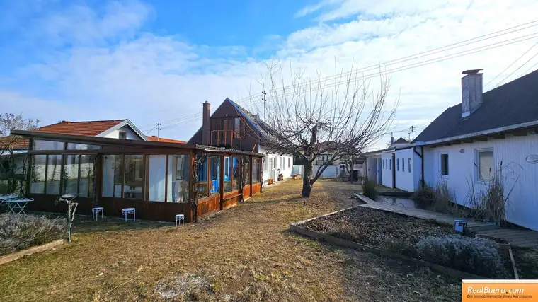 GARTENLIEBHABER AUFGEPASST - RUHIGES EINFAMILIEN - ODER WOCHENENDHAUS MIT GARAGE UND NEBENGEBÄUDEN