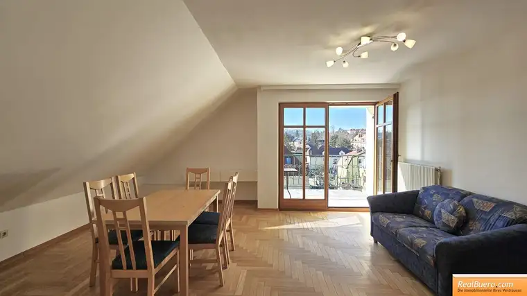 DACHGESCHOSSWOHNUNG MIT BALKON BEIM ROTEN BERG
