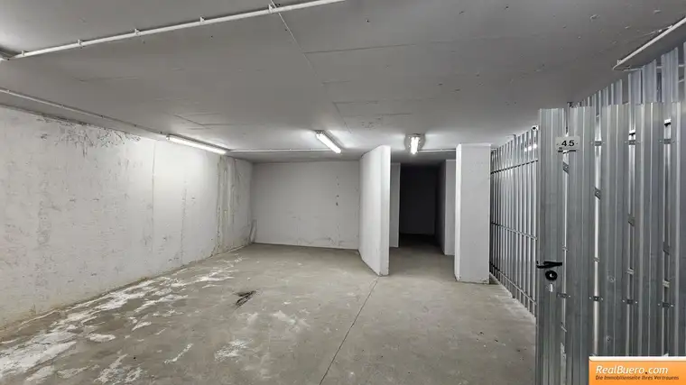 LAGERFLÄCHE IN DER BREITENFURTER STRASSE HÖHE HETZENDORFER STRASSE
