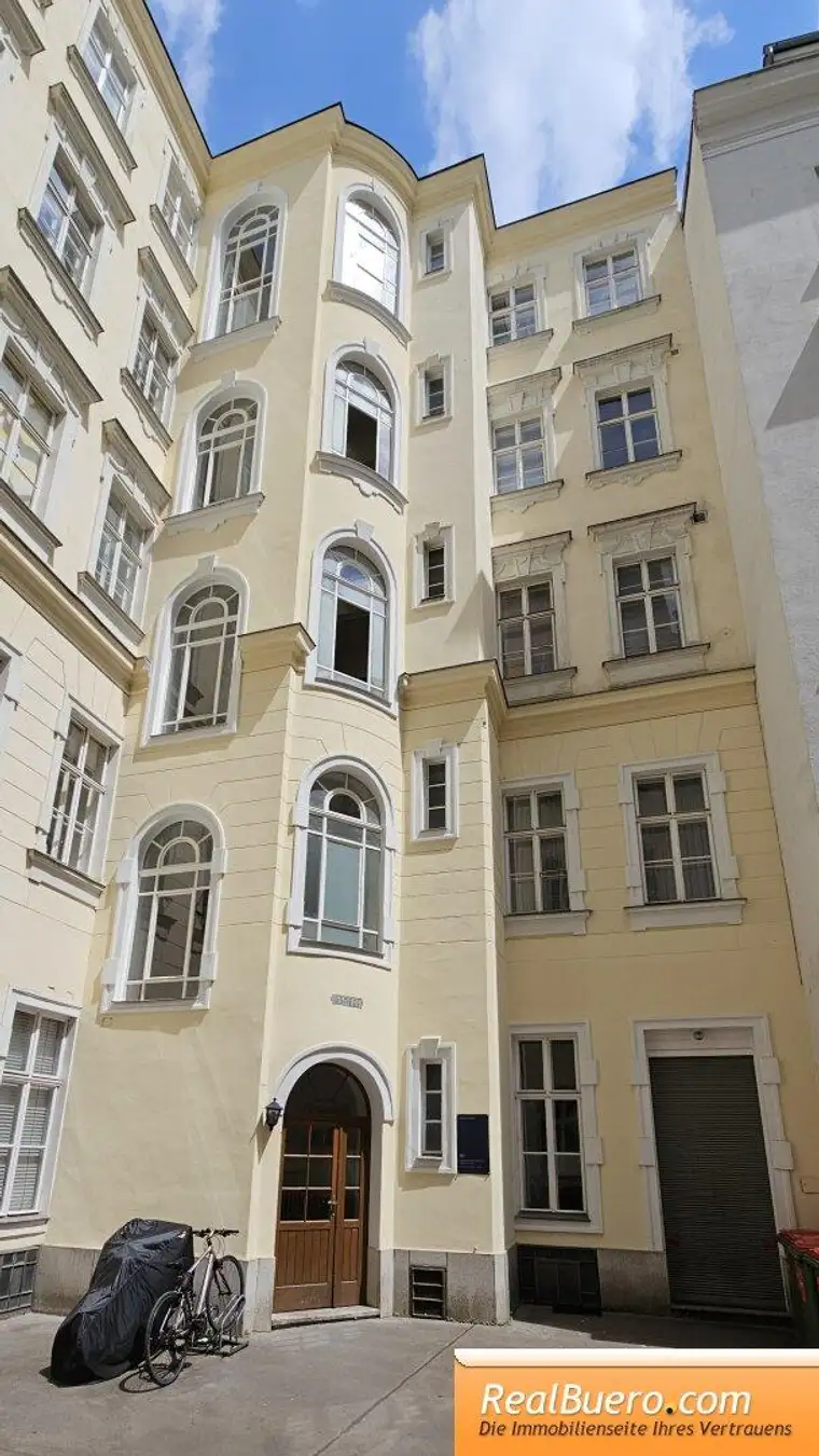 UNBEFRISTETE GEWERBEFLÄCHE IN DER KIRCHENGASSE