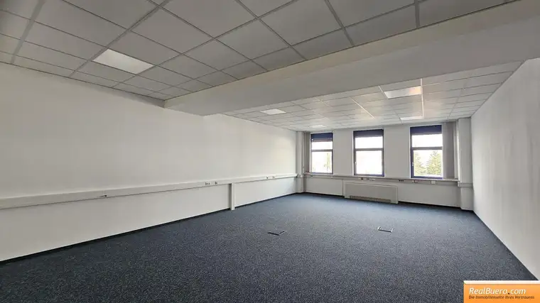 BÜRO / PRAXIS / TRAININGS - SCHULUNGSRAUM MIT GROSSER GEMEINSCHAFTSTERRASSE