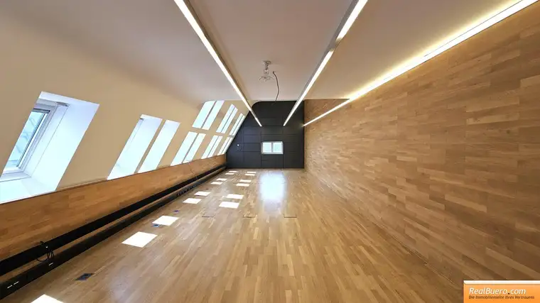 DACHGESCHOSS IN DER NUSSDORFER STRASSE
