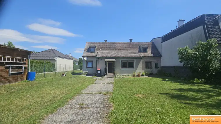 Investitionsobjekt in ruhiger Wohngegend: Ein Haus vermietet, ein weiteres Haus ein Superädifikat