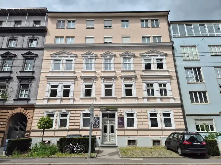 Generalsanierte 2-Zimmerwohnung in der Hamerlingstraße, 38 m² WNFL im 1. OG, Küche-VZ-Bad-SZ möbliert ohne Ablöse, Straßenbahnnähe!