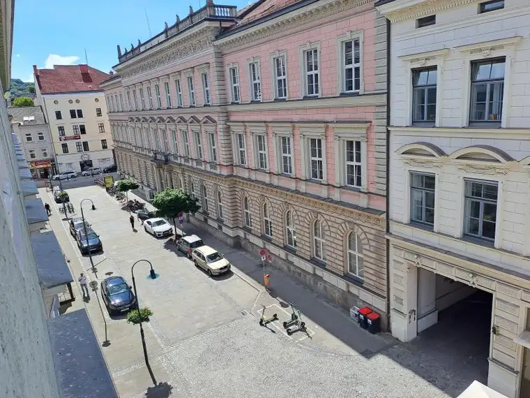 Spittelwiese! Charmante 148 m2 Altbauwohnung, hohe Räume mitten im Zentrum von Linz !