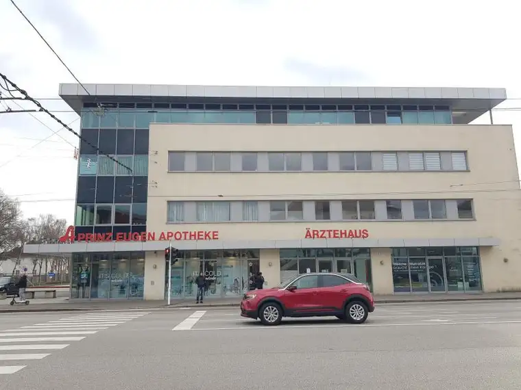 Ärztehaus Linz, Prinz Eugen Straße! Freie Ordination im 2. OG, 2 Räume + Wartebereich + Gemeinschaftsflächen, inkl. Parkflächen, 1 TG-Platz