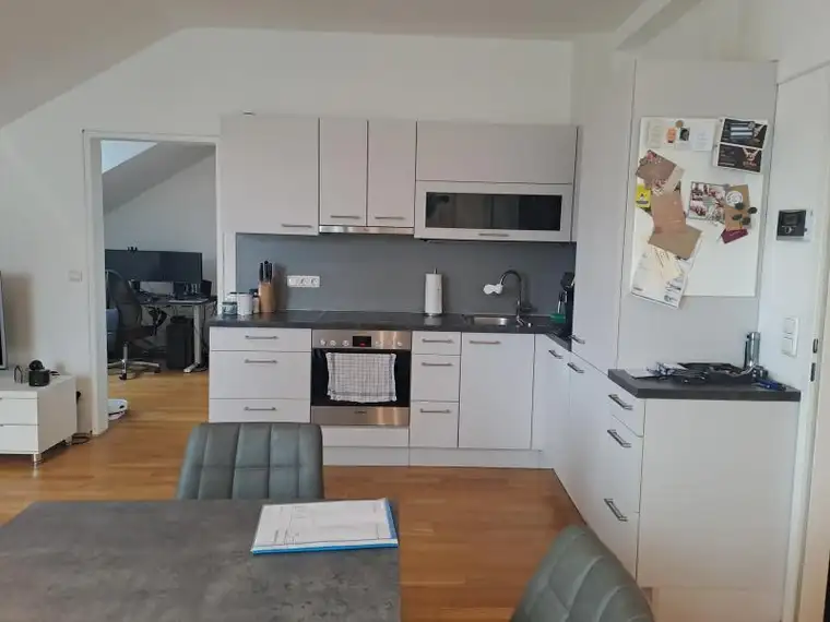 Pillweinstraße, sonnige und ruhig gelegene Dachgeschosswohnung mit 76 m2 plus Terrasse im 4.OG mit Lift 