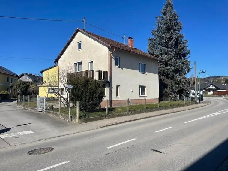 Älteres sanierungsbedürftiges Einfamilienhaus im Zentrum von Walding, mit kleinem Garten aber genügend Potenzial...