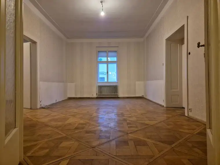 Einzigartiger Altbau mit Potential! 200 m² NFL, vielfältig nutzbar! Toplage in der Linzer Altstadt, nähe Landhaus! 