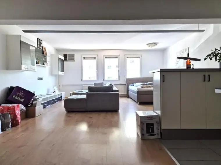 Großzügige Einraumwohnung in der Unionstraße, 71 m² WNFL, Küche möbliert ohne Ablöse!