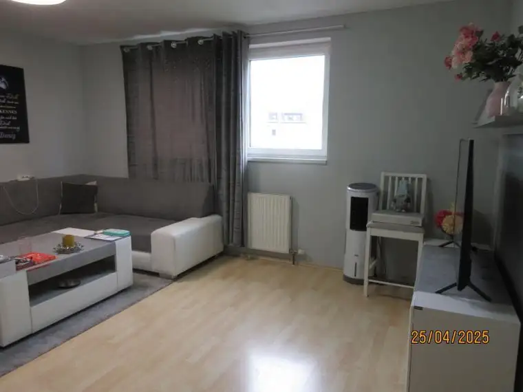 Makartstraße 8,3: Single/Paar: Schöne DG-Wohnung, 2 Zimmer, 42.06m2 WNFL und ausgebautem Spitzboden mit 35,44m2,3.Stock, Parkplätze!