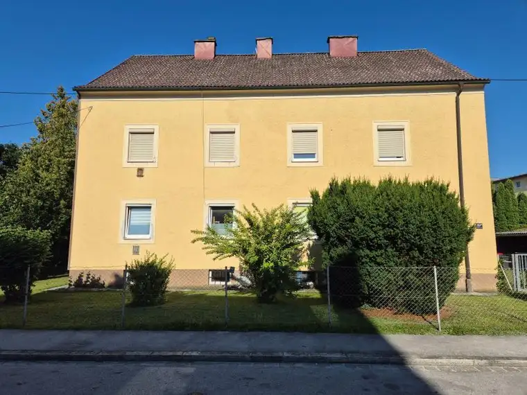 Mehrparteienhaus mit Potential in Toplage! 1600 m² Grundfläche und 238 m² Wohnfläche plus ausbaufähiges DG, Garage + 3 Parkplätze, Nähe Straßenbahn und Wasserwald!