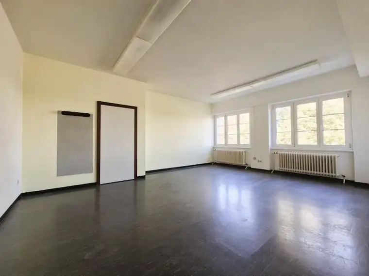 Einzelbüro oder Praxis in Linz, Schererstraße 18 im 3. OG mit Lift, inkl. Parkplätze! Nähe Infracenter! Barrierefrei!