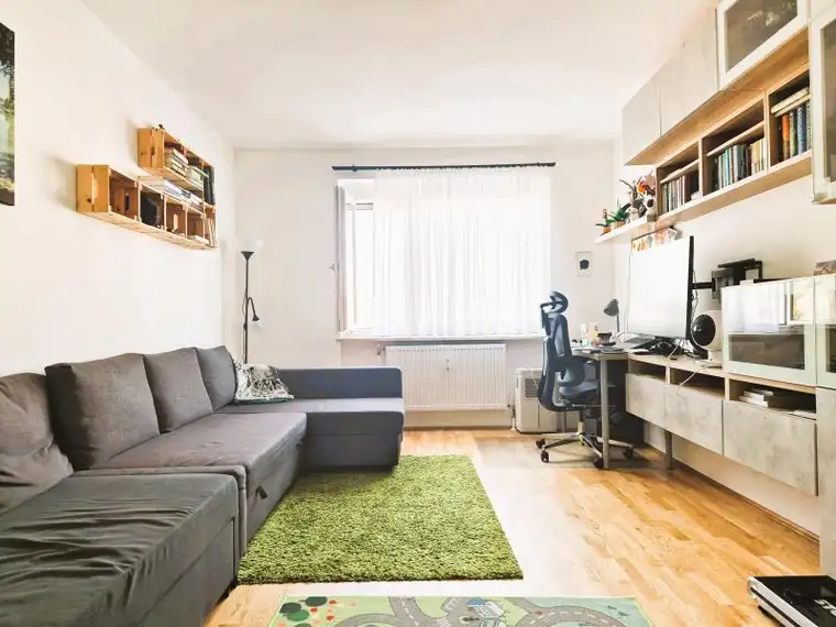 Urfahr! Generalsanierte schöne 92 m² Wohnung, 4 Zimmer, Einbauküche gegen Ablöse, inkl. Parkplatz, WG-geeignet! Unbefristeter Mietvertrag!
