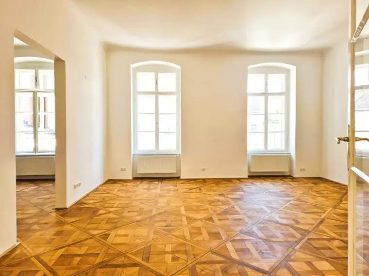 Exklusive Altbauwohnung Richtung Linzer Promenade - 129,86 m² im denkmalgeschützten Stadthaus! 