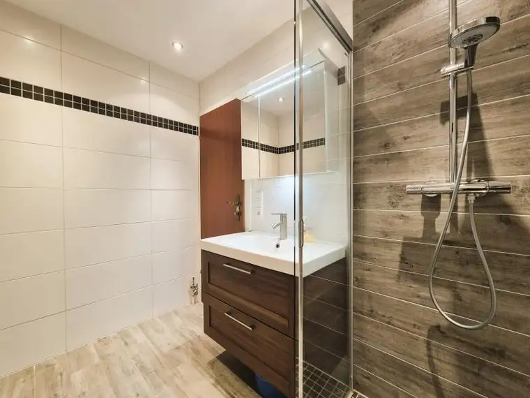 Gelegenheit: Perfekte Familien- oder Studentenwohnung, 3 Zimmer, Urfahr, Uninähe! 70 m² Wohnnutzfläche, Ruhelage, inkl. Mietparkplatz! Kauf Garage optional, 