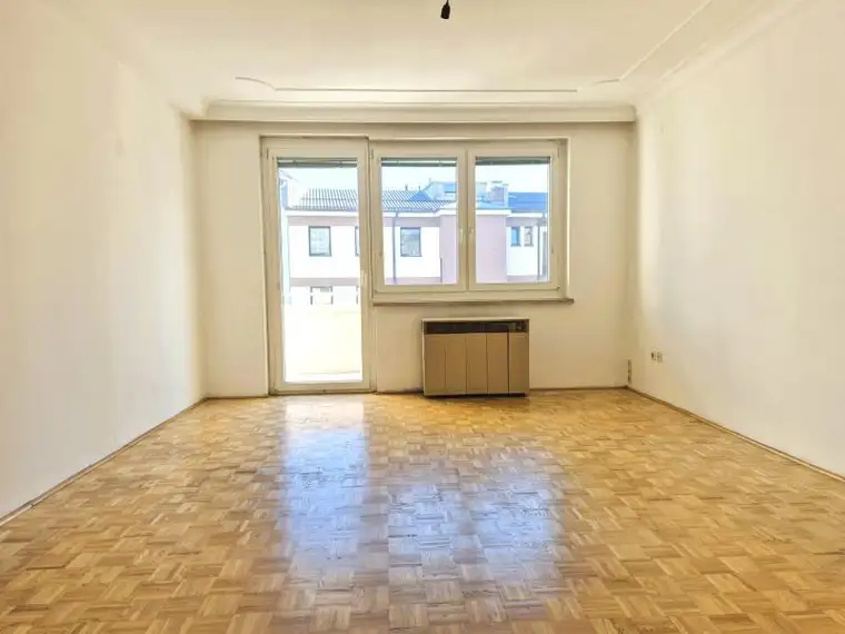 Großzügige, ruhig gelegene 3-Zimmer-Wohnung mit Loggia in Linz, Scharitzerstraße, Küche möbliert, WG-geeignet!