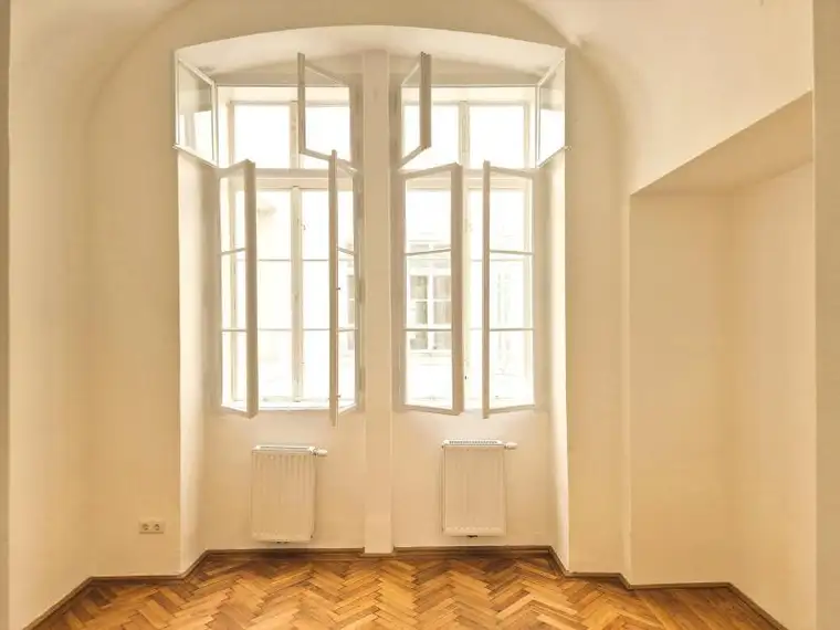 Atelier oder Büro im historischen Stadthaus am Linzer Hauptplatz - 23,7 m² - 2 Räume plus Teeküche/WC am Gang! 