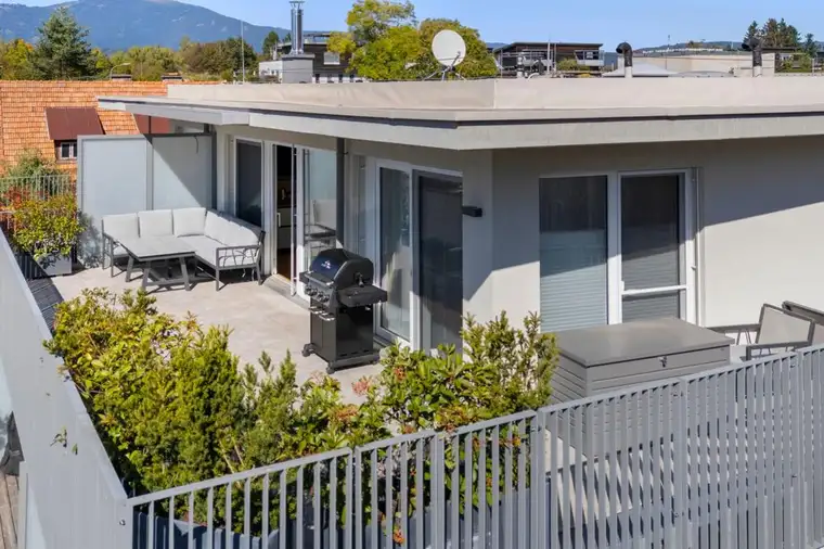 Neuwertiges Seeblick-Penthouse in Seenähe
