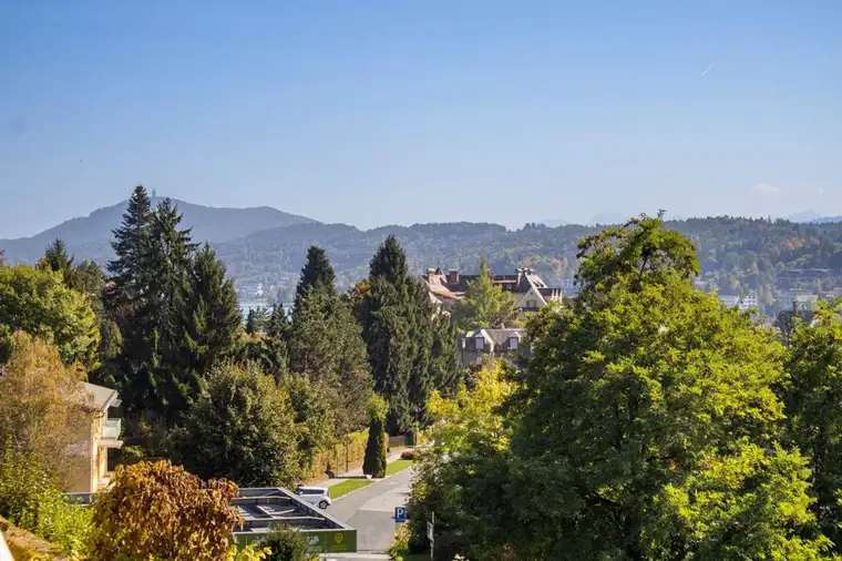 WOHNUNG MIT TRAUMHAFTER AUSSICHT IN ZENTRUMSLAGE