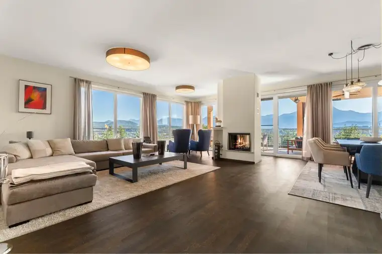 Atemberaubendes Seeblick-Penthouse mit Indoorpool