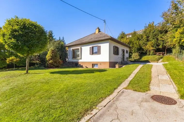 Grünes Refugium mit Bungalow in begehrter Lage
