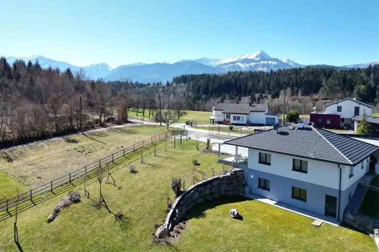 Neuwertiger Bungalow in traumhafter Aussichtslage