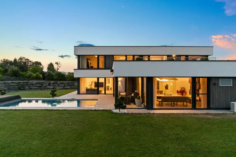 Designervilla in sonniger Ruhelage