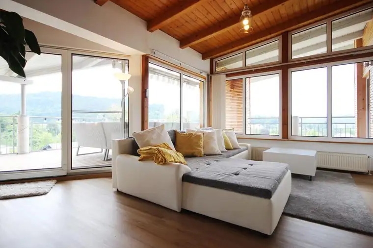 Erhabene Penthousewohnung mit Seeblick