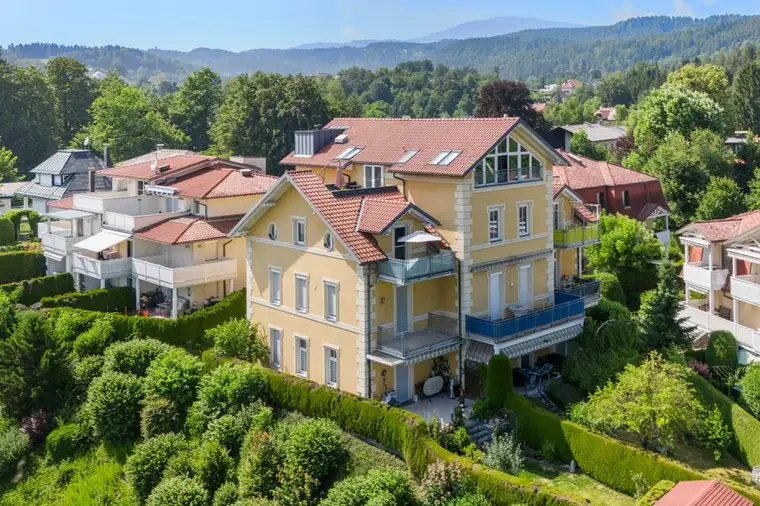Seeblick-Wohnung in charmanter Villa