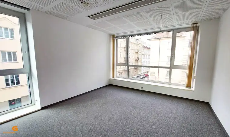 Erstbezug nach Renovierung: Top ausgestattetes Büro in Zentrallage mieten