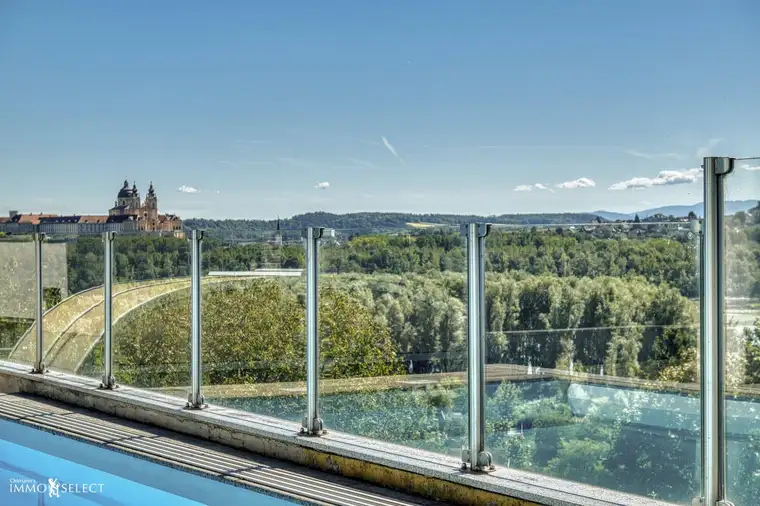 „Exklusives Zuhause mit Pool und traumhaftem Donaupanorama“