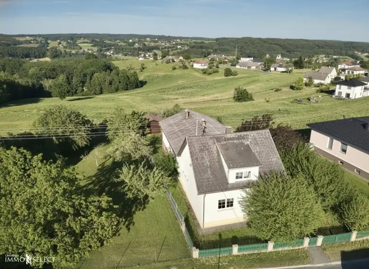 „Wohnen, wo andere Urlaub machen – Mehrfamilienhaus mit Fernblick im Thermenland“
