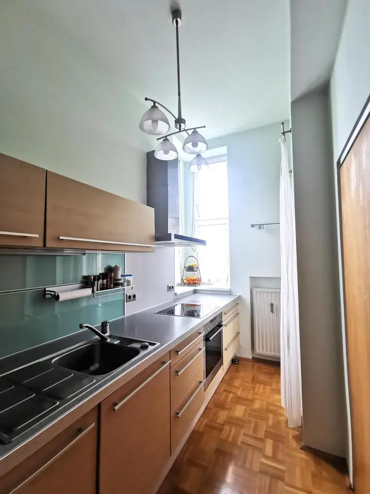 Sehr schöne und geschmackvolle 93 m² Eigentumswohnung mit drei getrennten Zimmern, Balkon, Carport in Feldkirchen bei Graz.